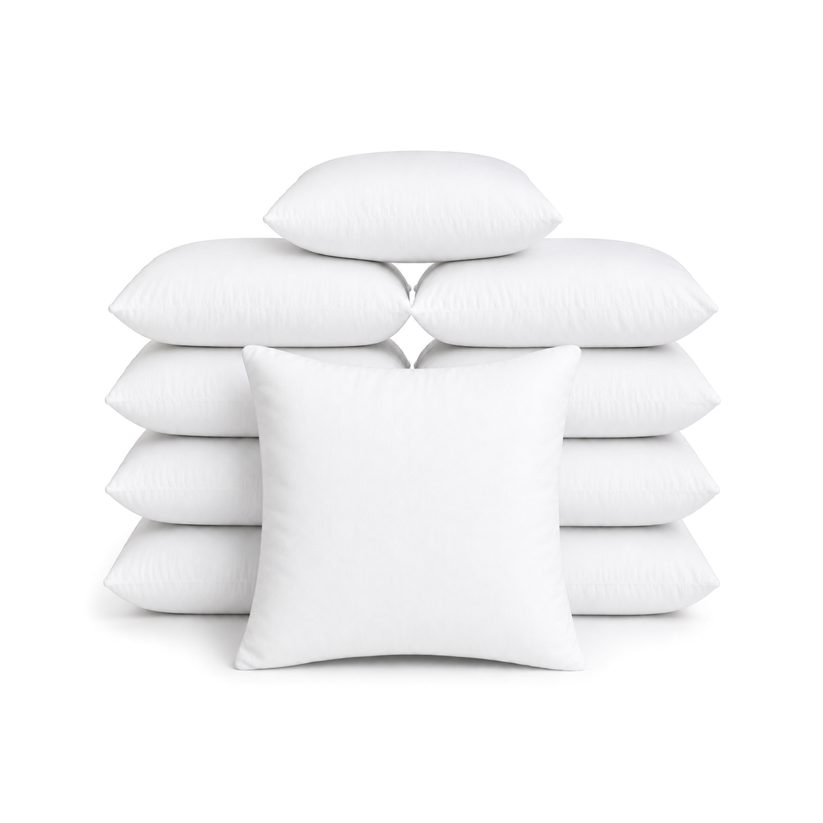 Set van 10 witte polyester binnenkussens 40x40 cm, gestapeld met één kussen ervoor op witte achtergrond