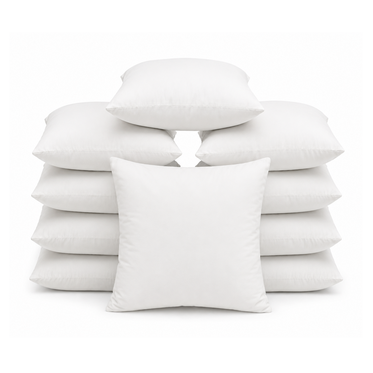 Set van 10 witte binnenkussens 45x45 cm, gestapeld op een witte achtergrond