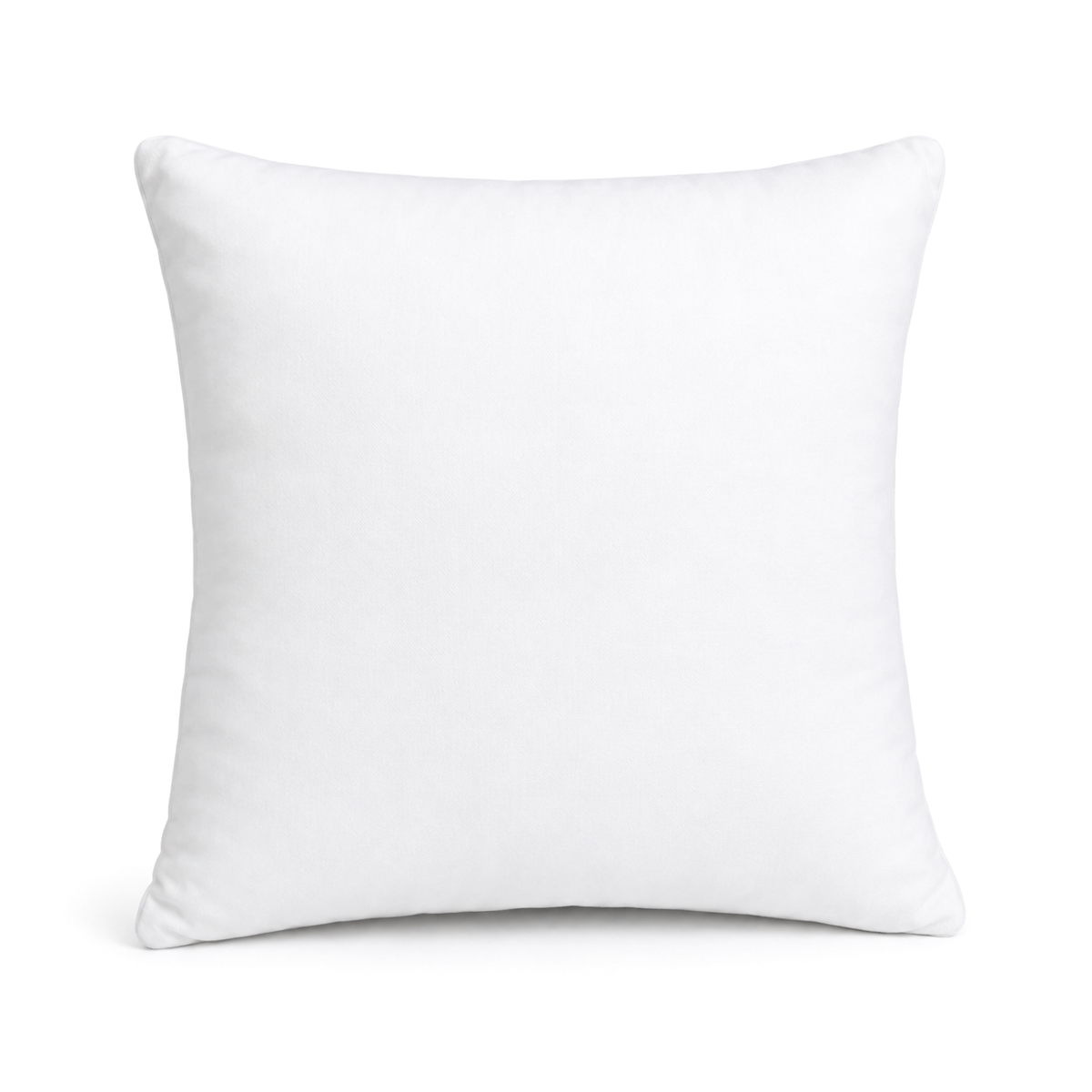 Wit polyester binnenkussen 50x50 cm, recht van voren op een witte achtergrond