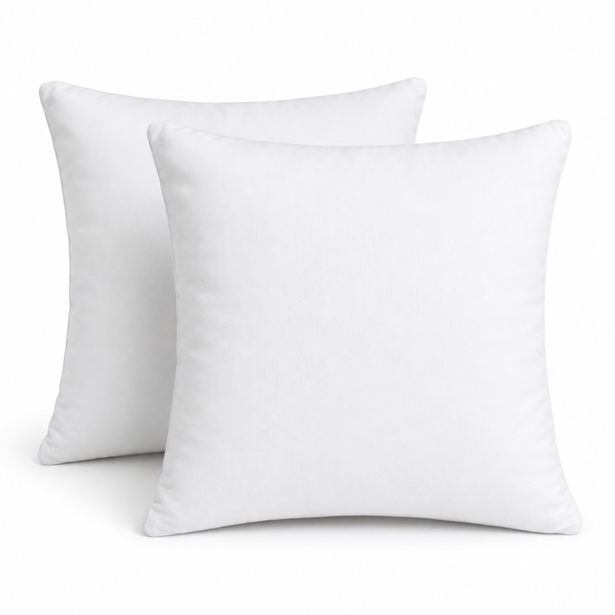 Set van 2 witte polyester binnenkussens 60x60 cm, los op een witte achtergrond