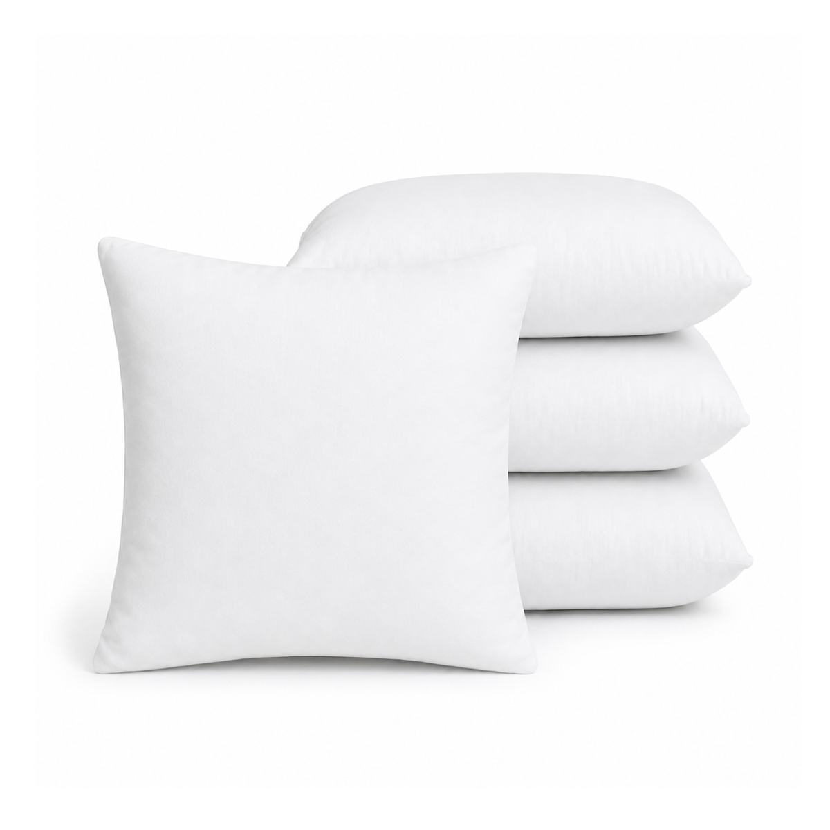 Set van 4 witte polyester binnenkussens 45x45 cm, gestapeld op witte achtergrond
