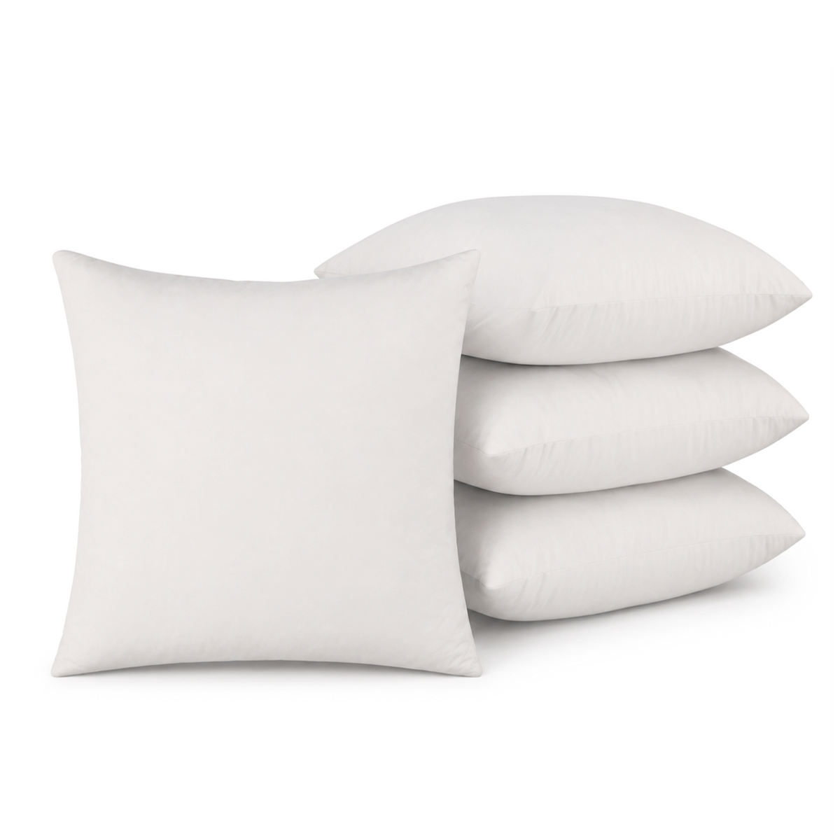 Set van 4 witte binnenkussens 50x50 cm met eendenveren vulling, gestapeld op een witte achtergrond